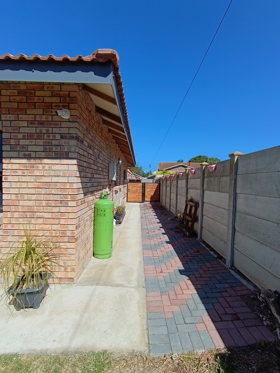 3 Bedroom Property for Sale in Wavecrest Eastern Cape